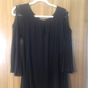 Cap shoulder lace bell sleeve shirt